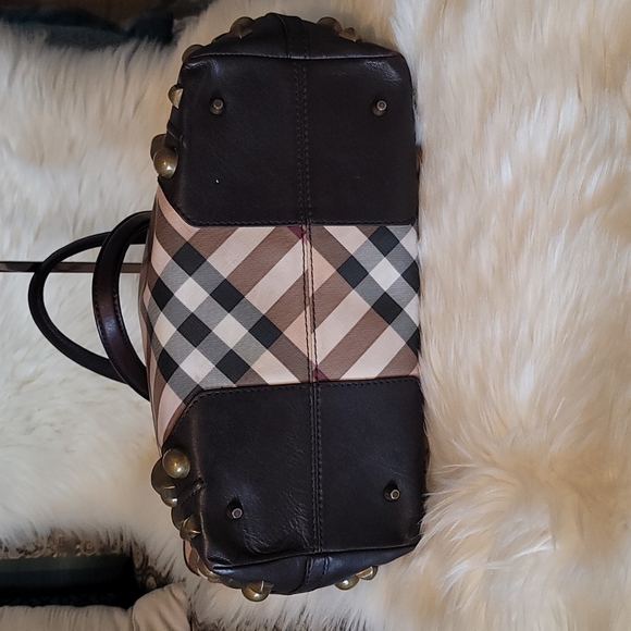 🥰⚘️BEAUTIFUL STUDDED BURBERRY NIKKI NOVA CHECK TOTE⚘️🥰 - Picture 4 of 8
